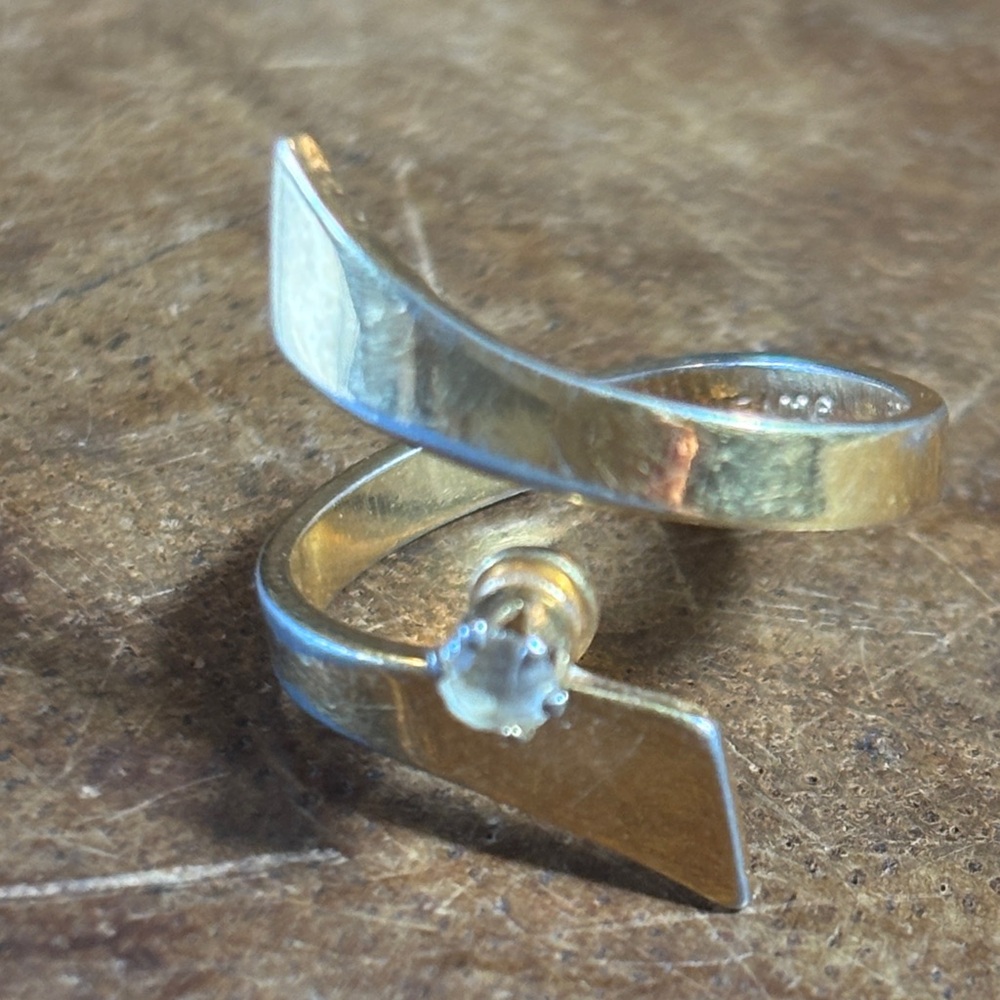 VTG Sarah Coventry Gold Silver Two Tone Rhinestone Wrap Bypass Ring⁠